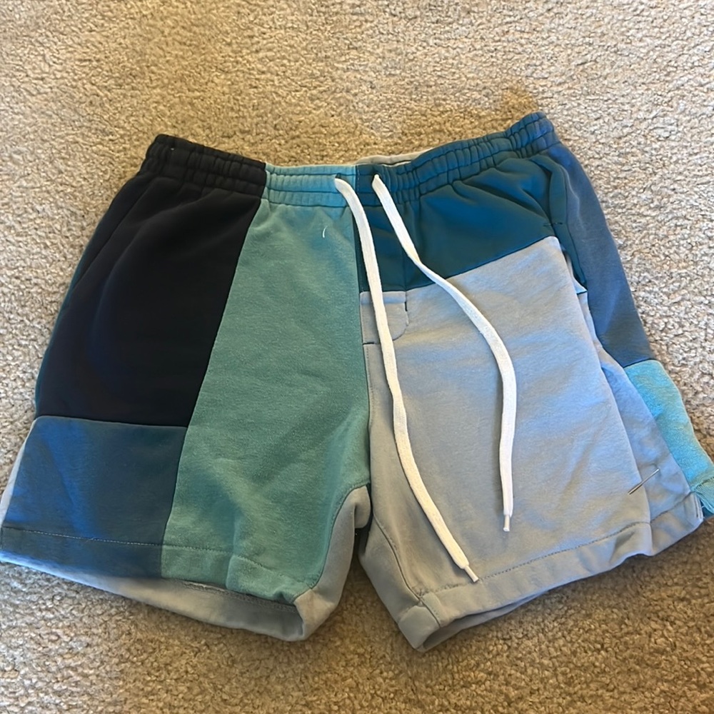 Color-block Men’s Shorts!